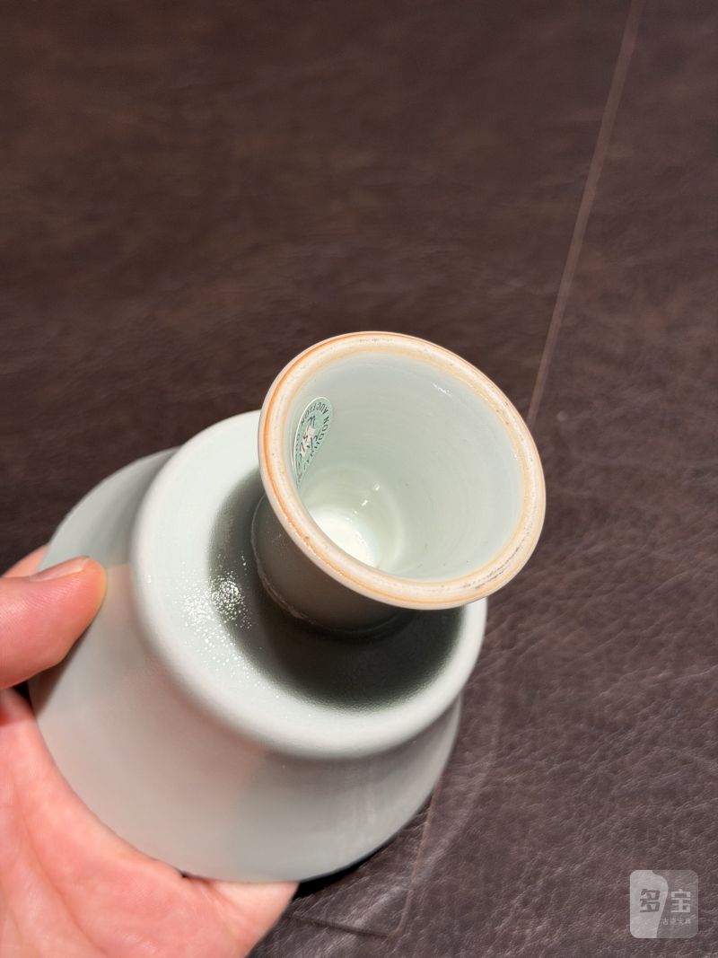 清雍正 青釉模印凤纹高足杯 - 图11